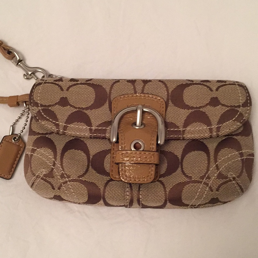 Coach Buckle C Wristlet